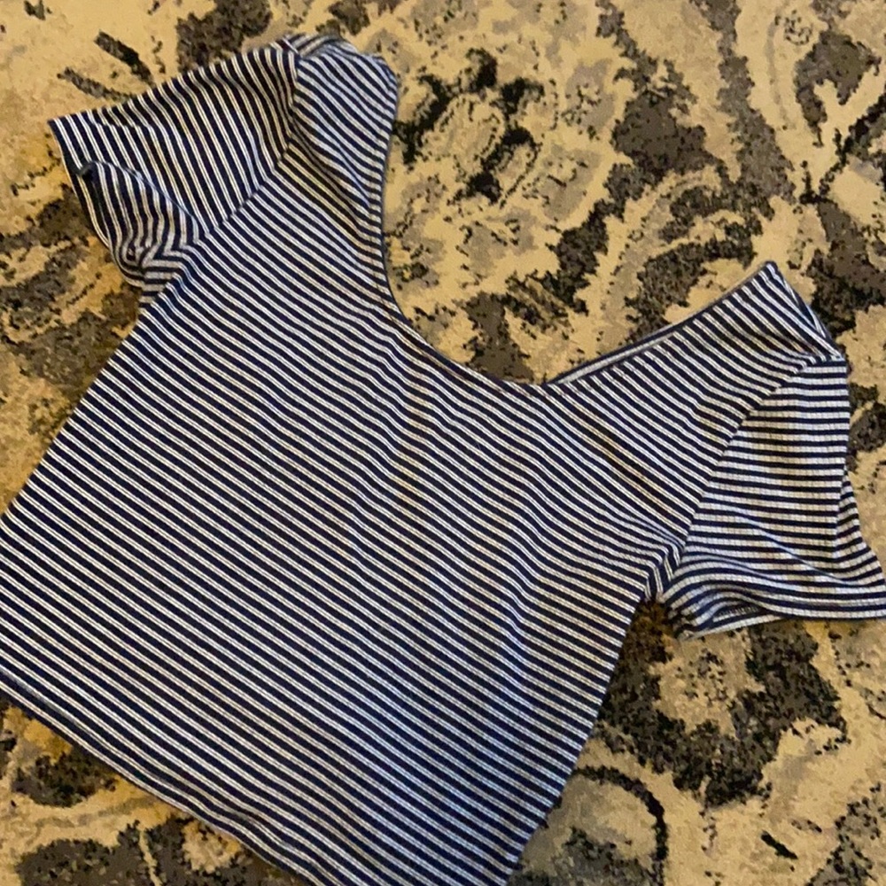 Striped crop top! 🧡